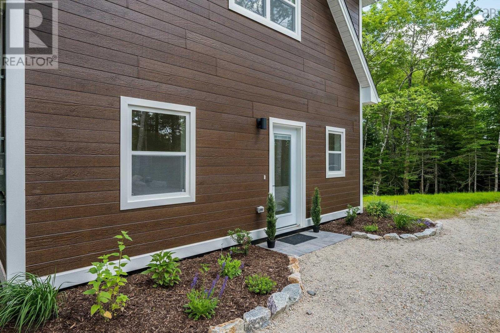 102 44 Blue Jay Way Property Photo 2