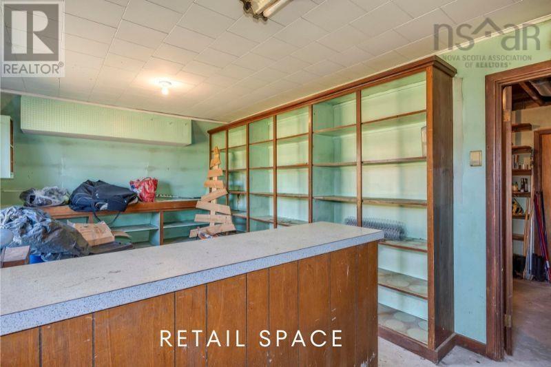 11 Middle Road Property Photo 5