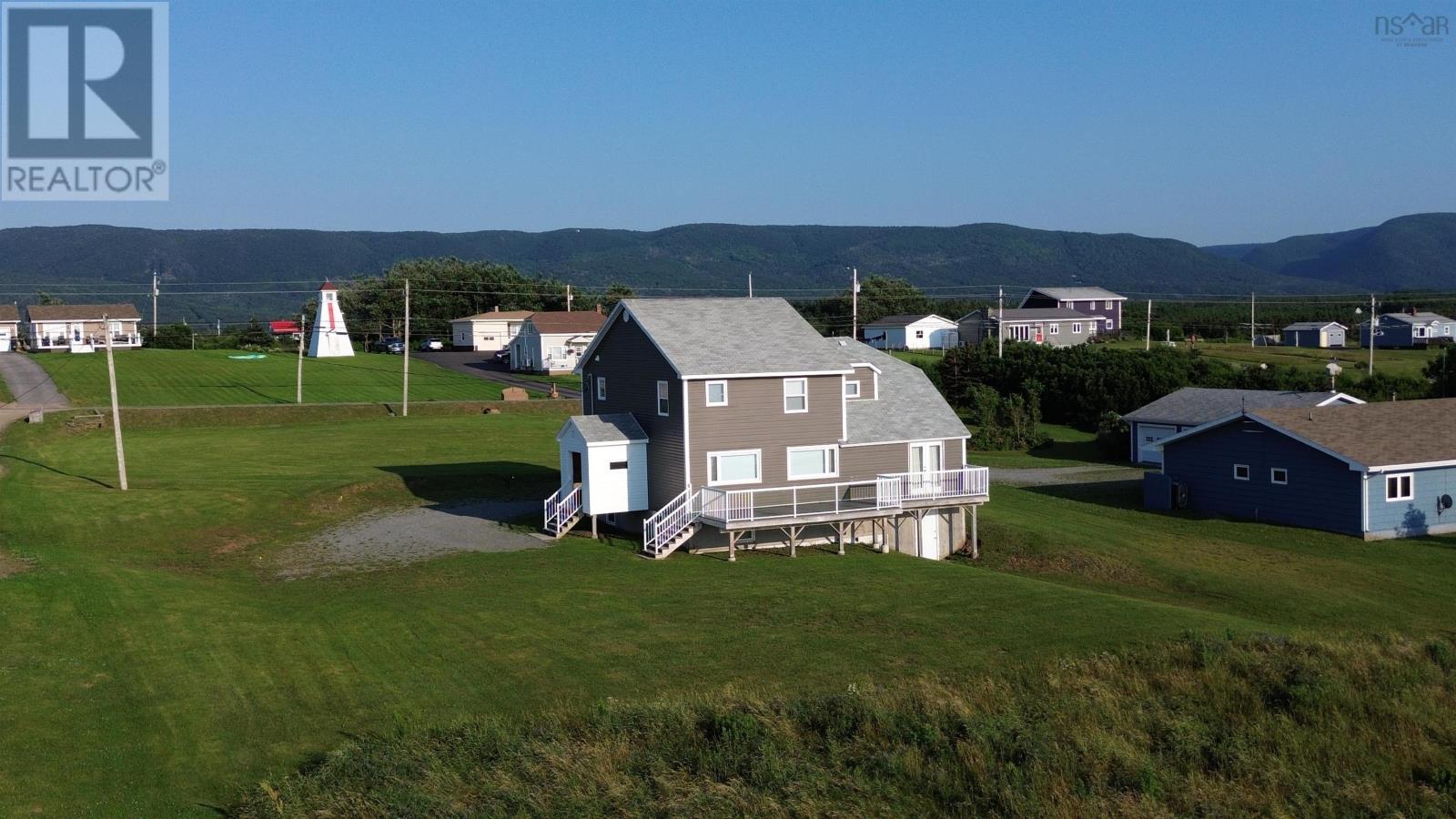 15715 Cabot Trail Property Photo 3