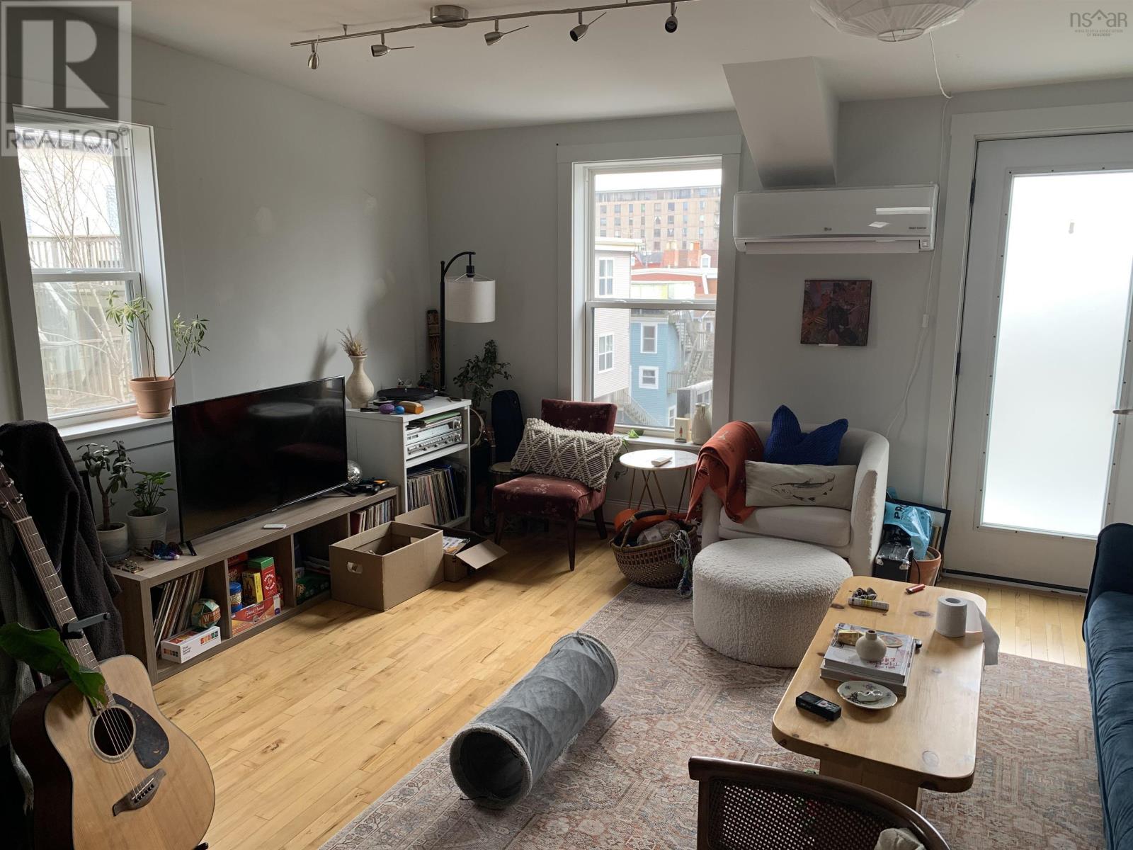 5484-86 Clyde Street Property Photo 5
