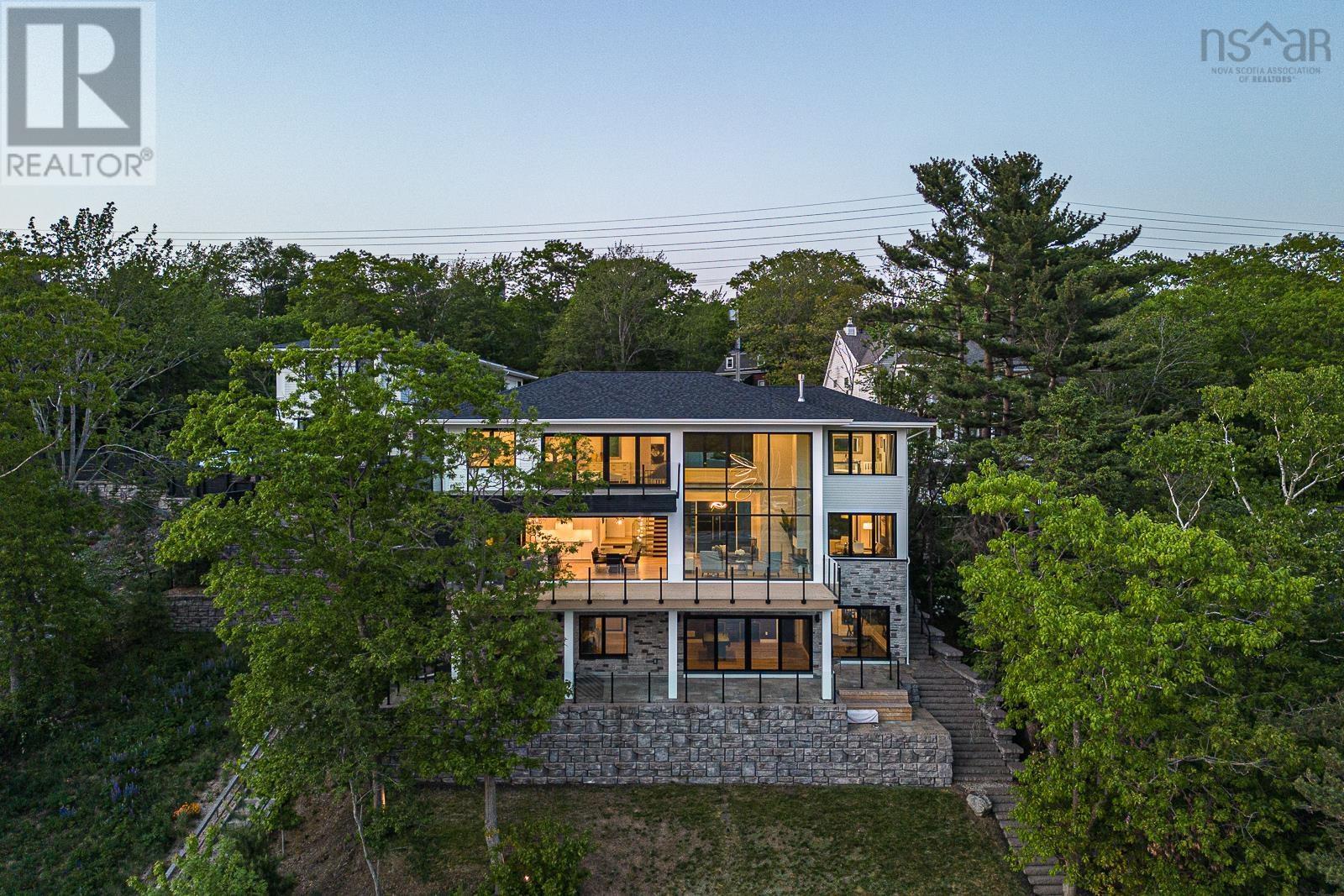 1160 Rockcliffe Street Property Photo 4