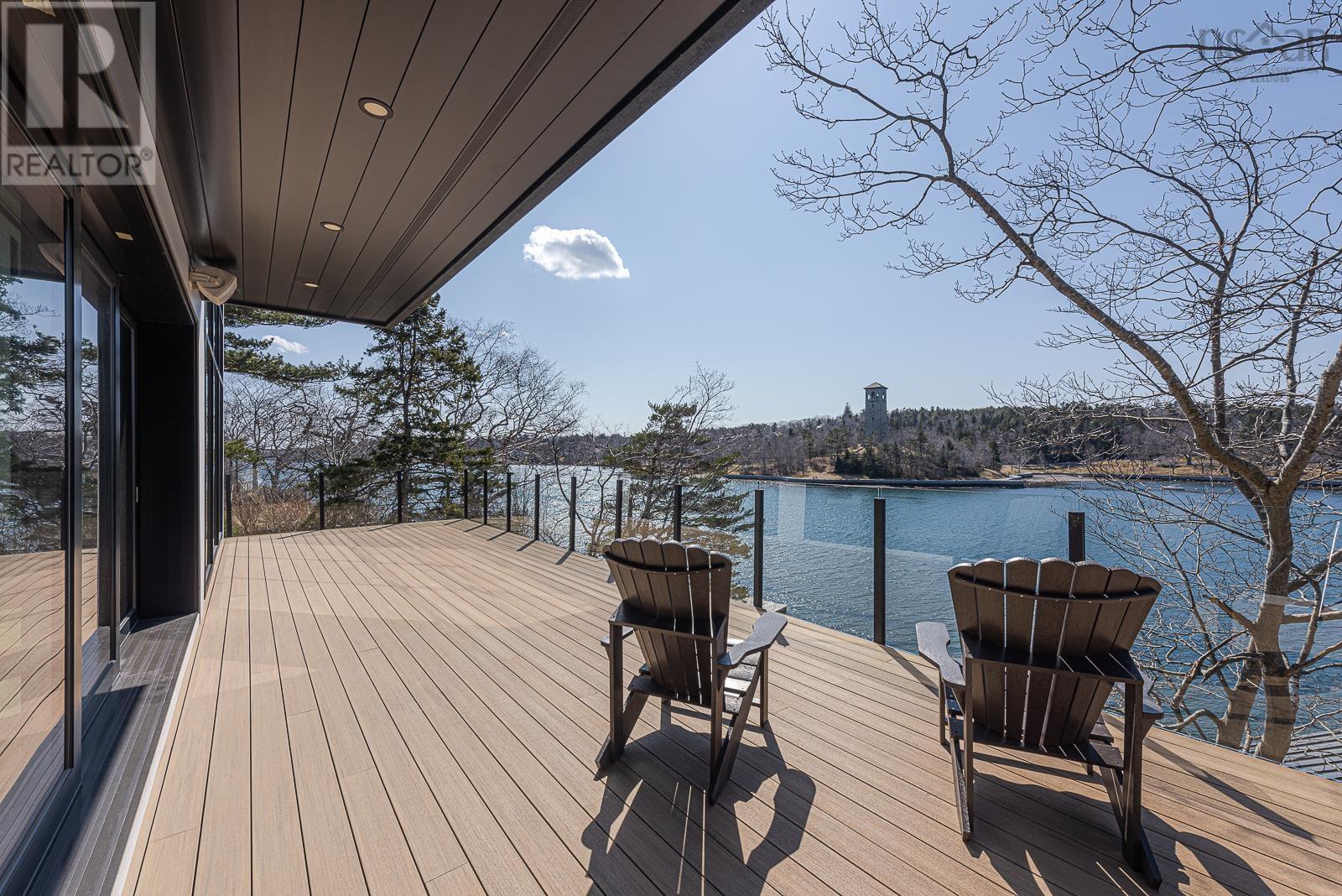 1160 Rockcliffe Street Property Photo 15