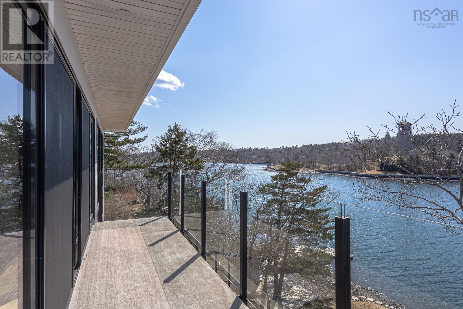 1160 Rockcliffe Street Property Photo 29
