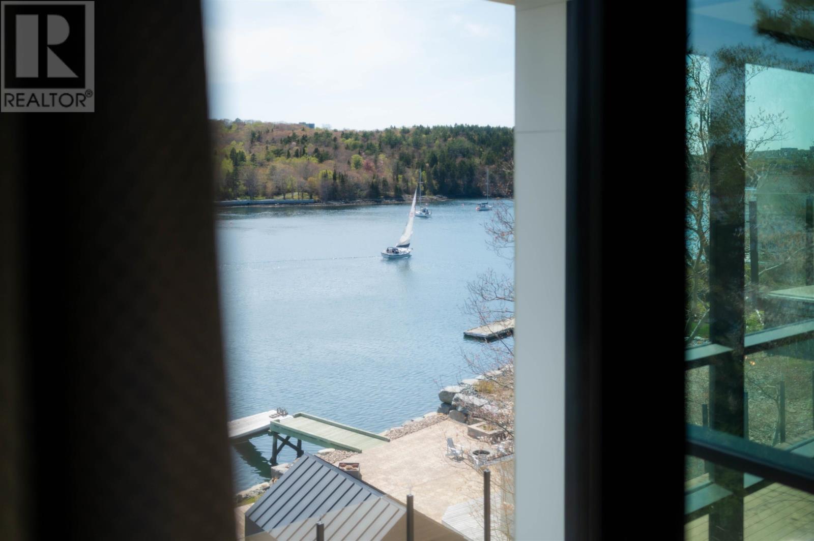 1160 Rockcliffe Street Property Photo 31