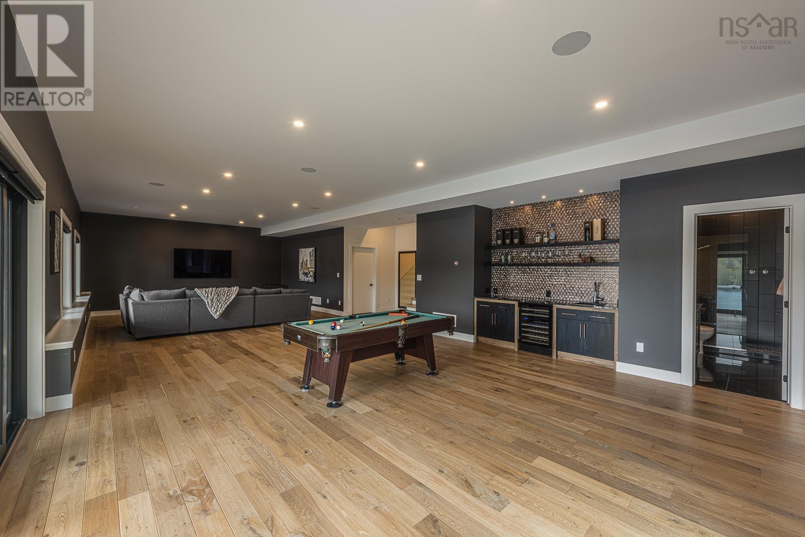 1160 Rockcliffe Street Property Photo 39