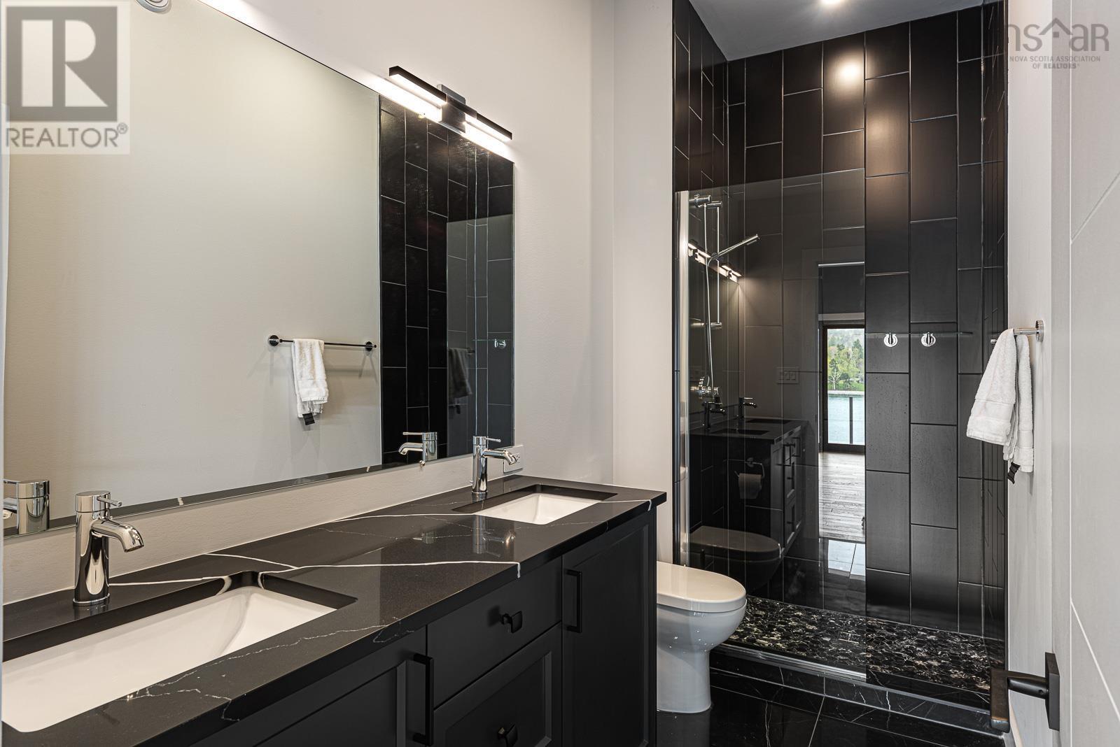 1160 Rockcliffe Street Property Photo 43
