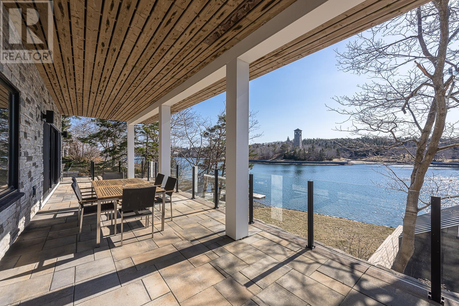 1160 Rockcliffe Street Property Photo 45