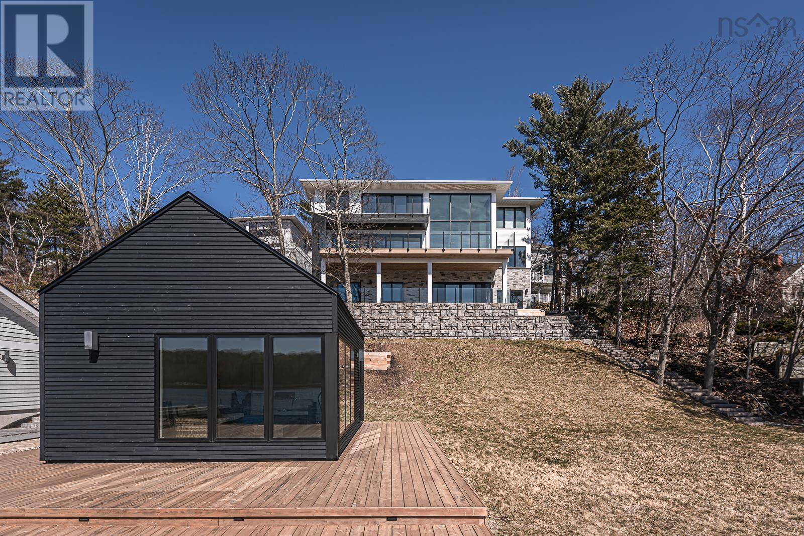 1160 Rockcliffe Street Property Photo 49