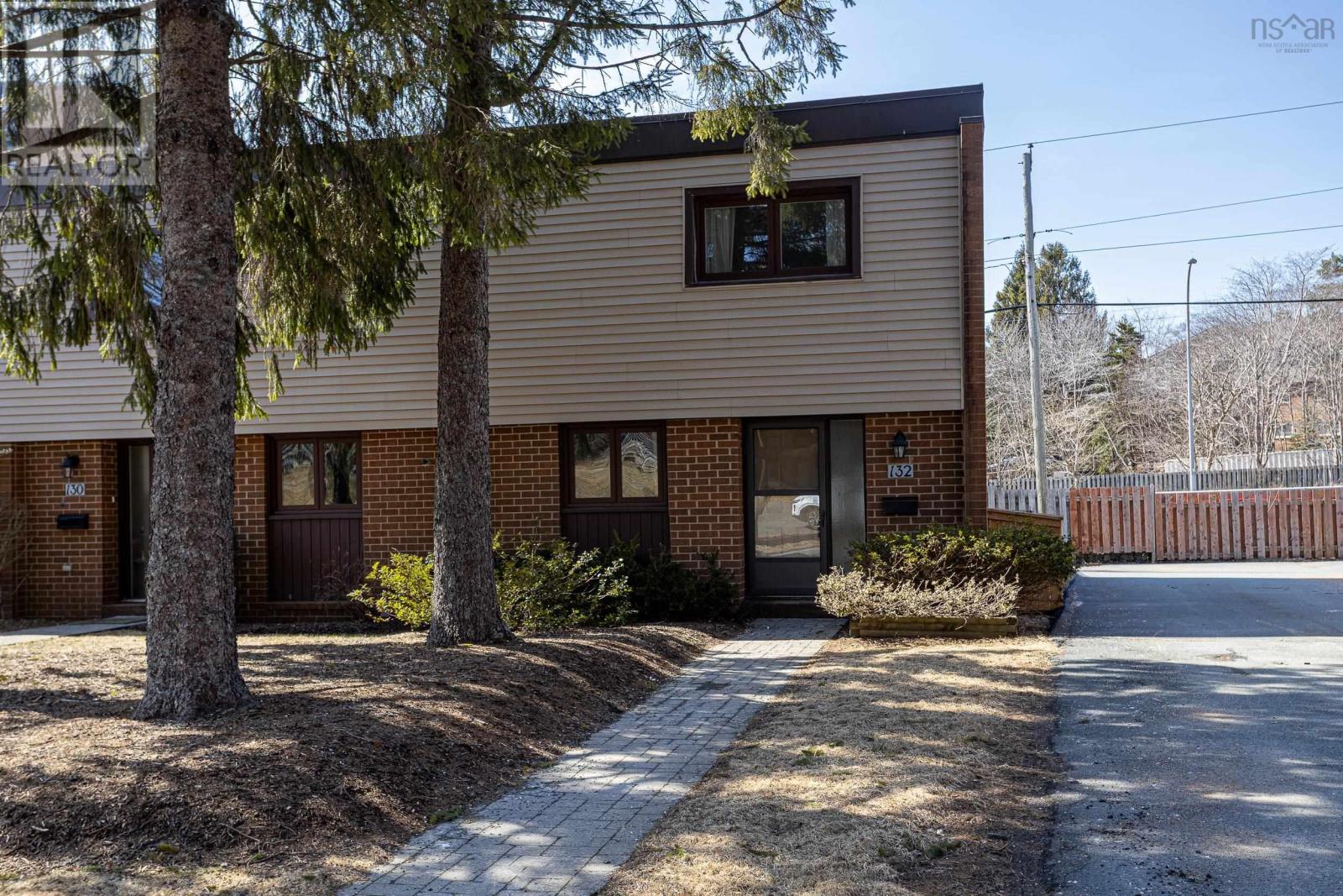 132 Forestside Crescent Property Photo
