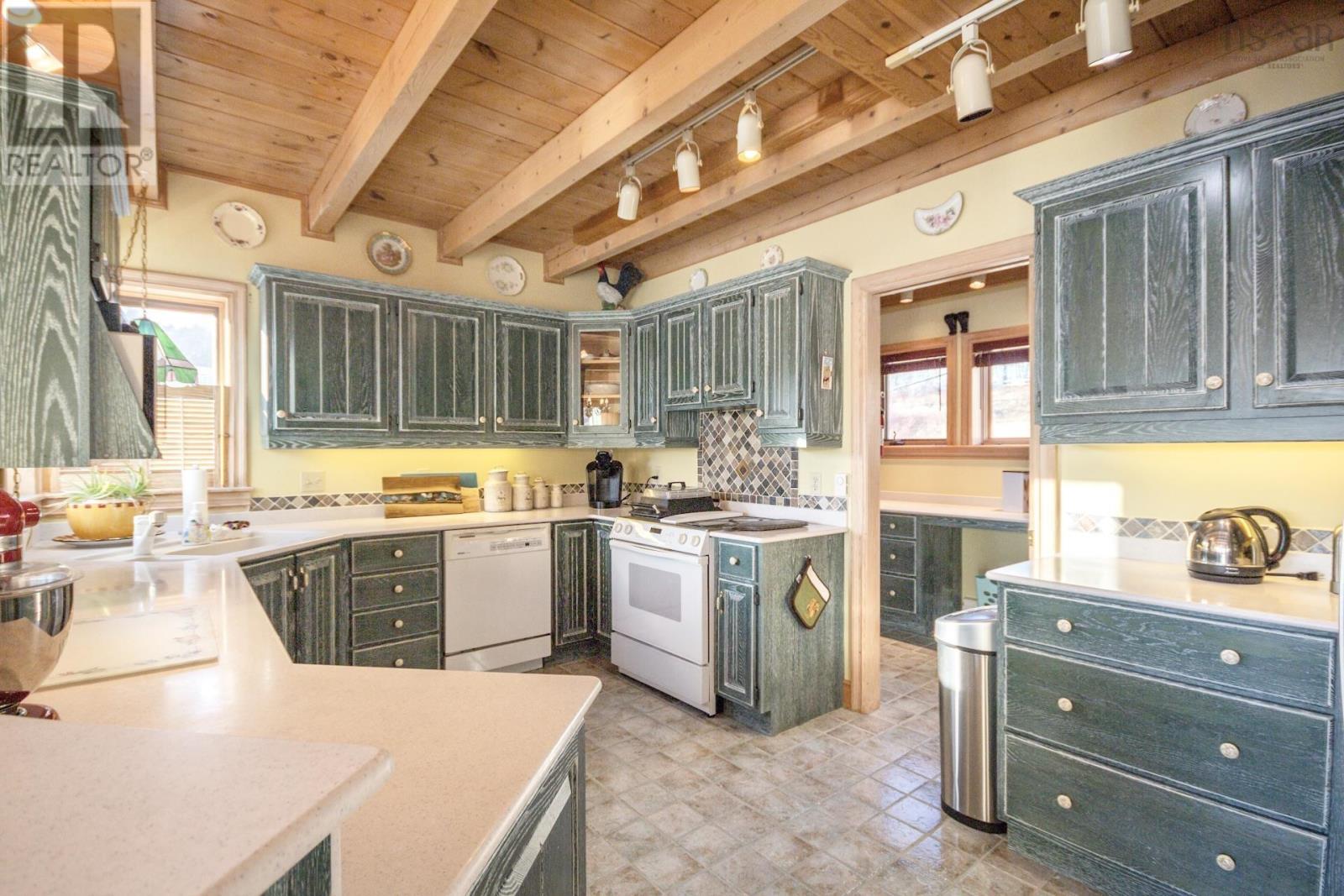 567 Shore Drive Property Photo 12
