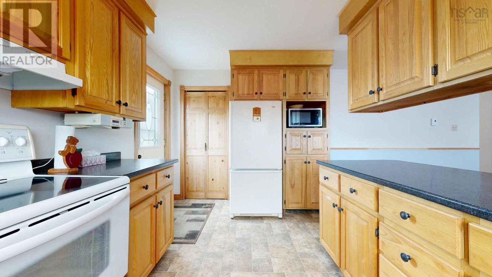 893 Thompson Road Property Photo 10