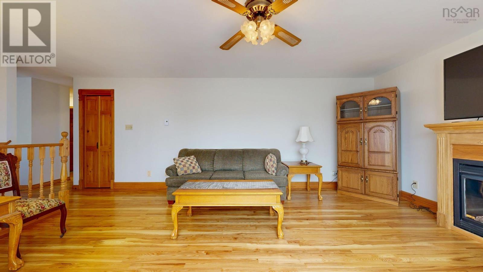 893 Thompson Road Property Photo 15