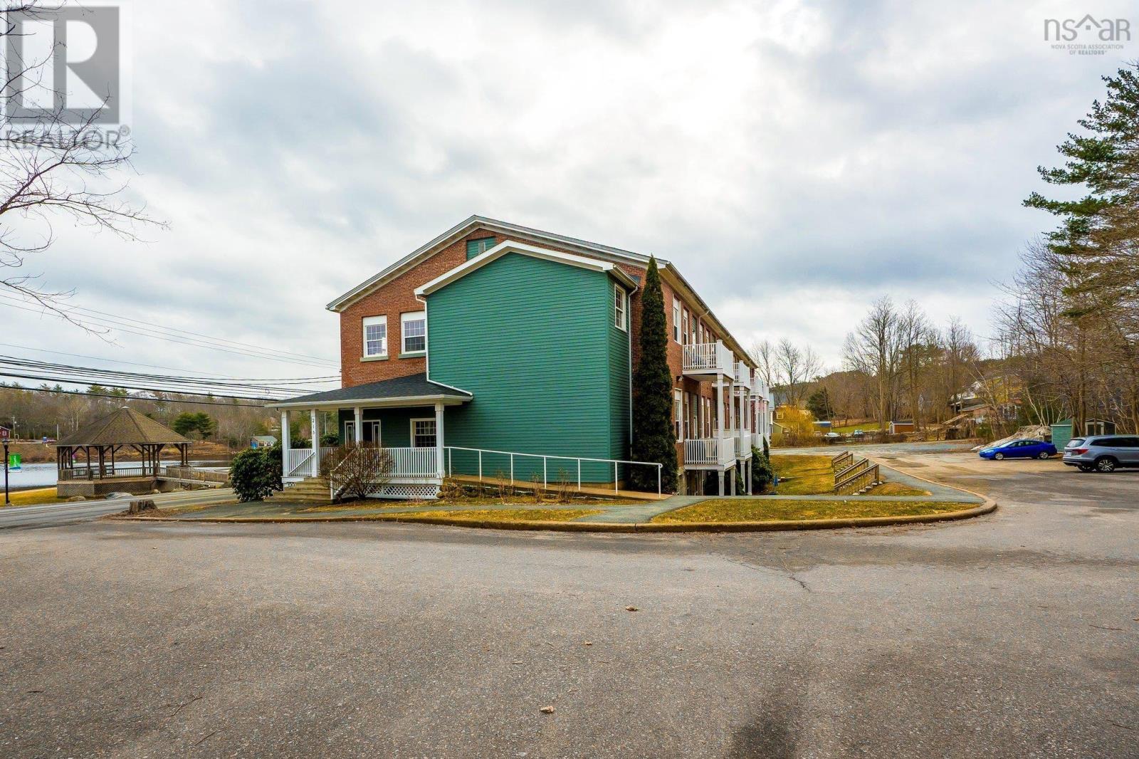 204 215 King Street Property Photo 4