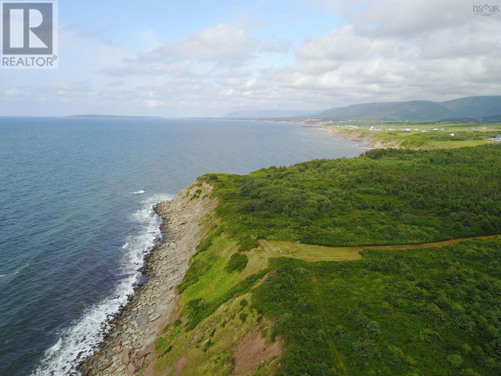 12723 Cabot Trail Property Photo 6