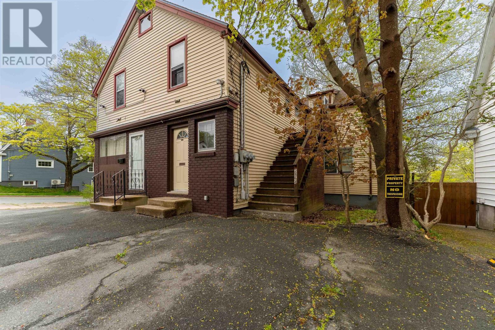 2860 Oxford Street Property Photo 1