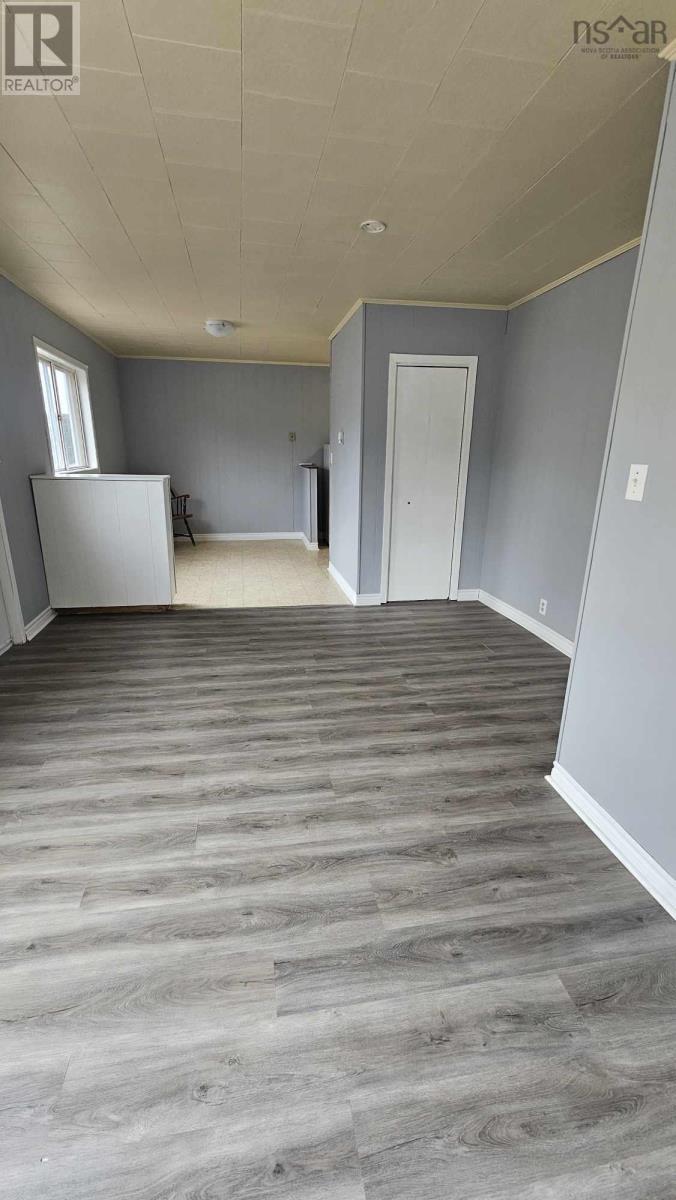 15 Pool Road Property Photo 4