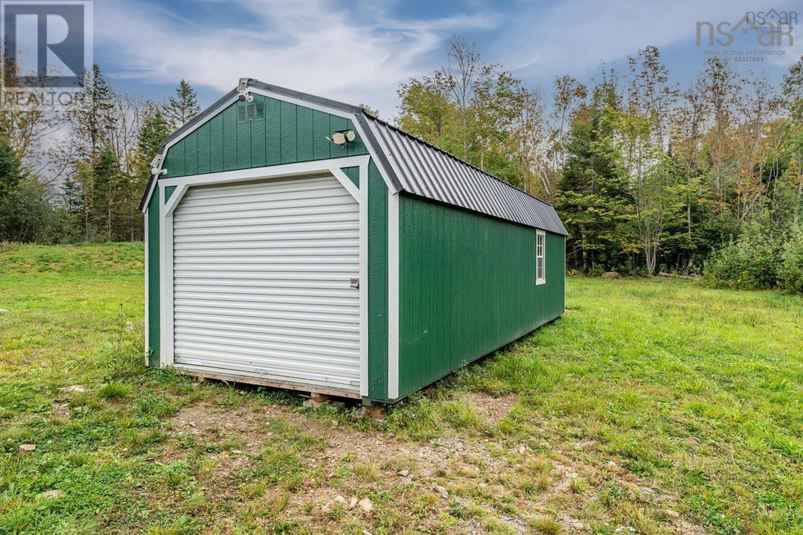 506 Back Road Property Photo 8
