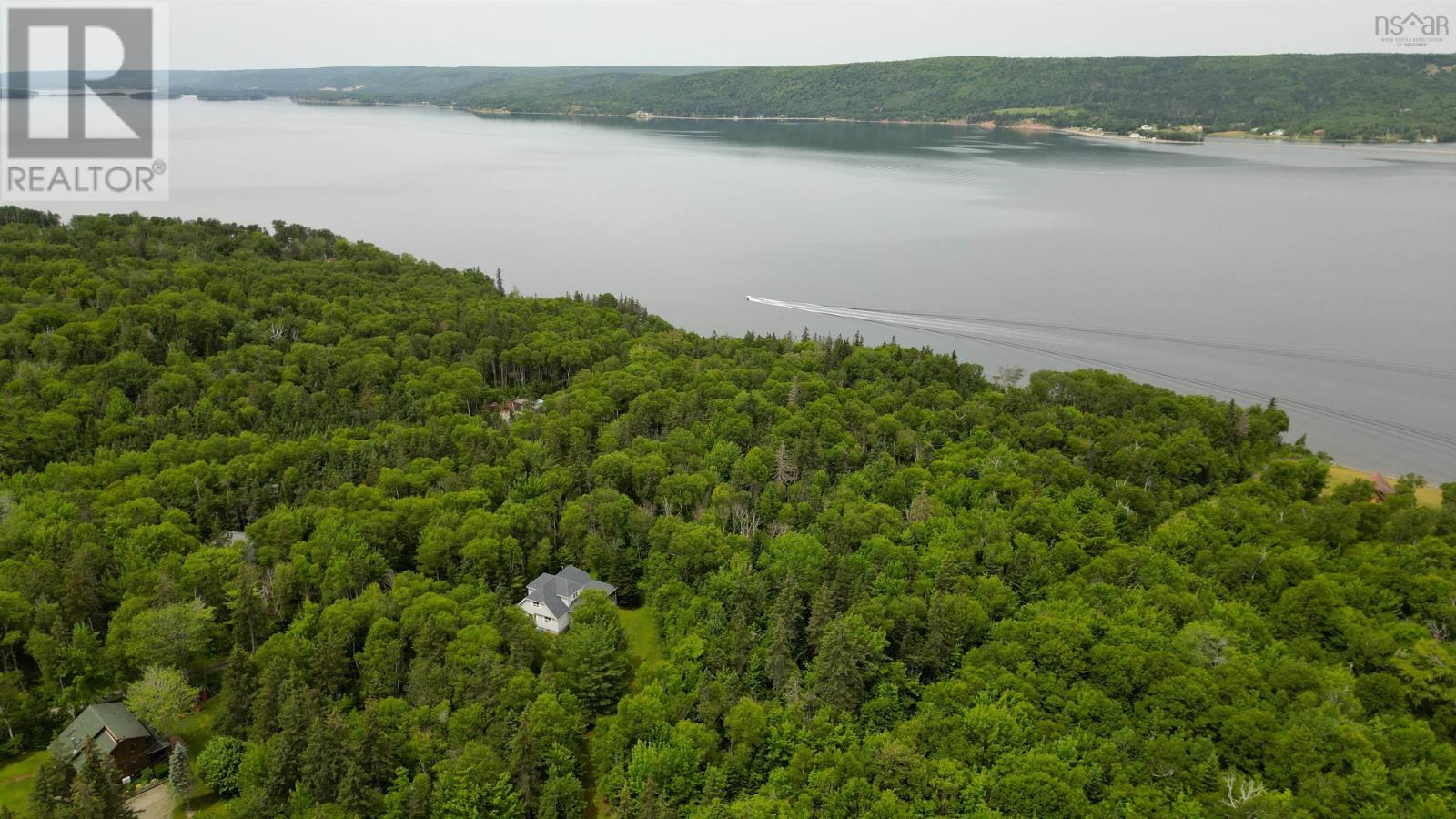 5536 East Bay Highway Property Photo 9
