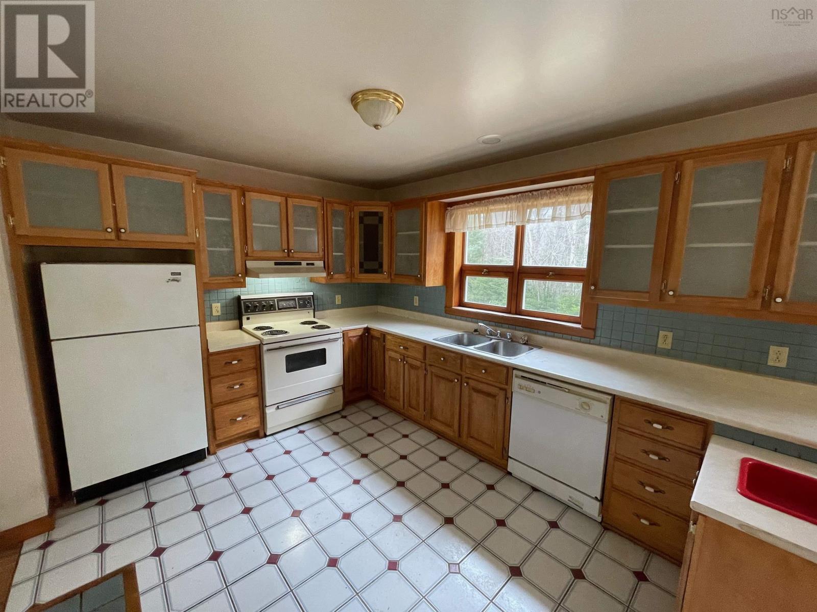 5536 East Bay Highway Property Photo 18