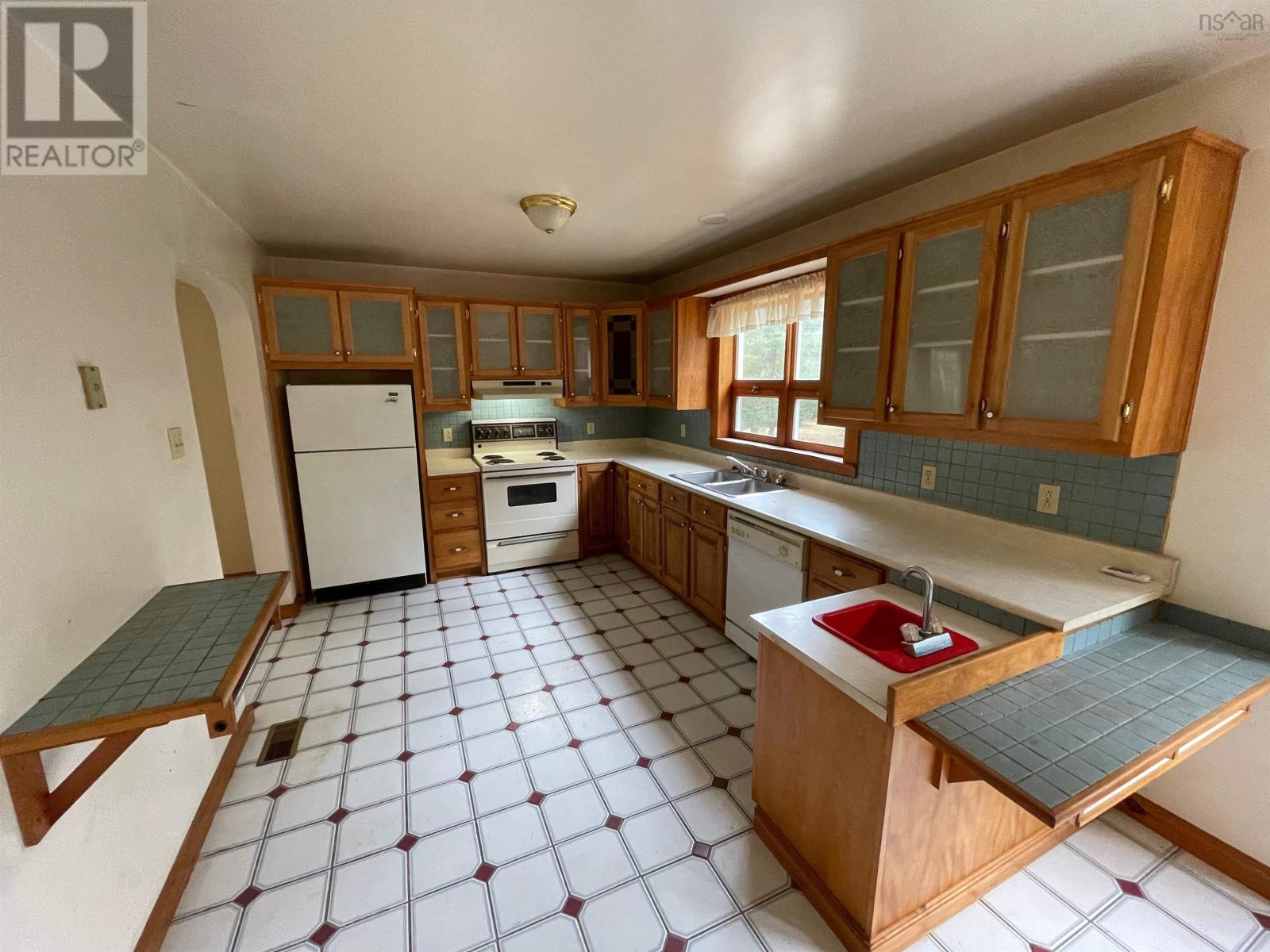 5536 East Bay Highway Property Photo 19