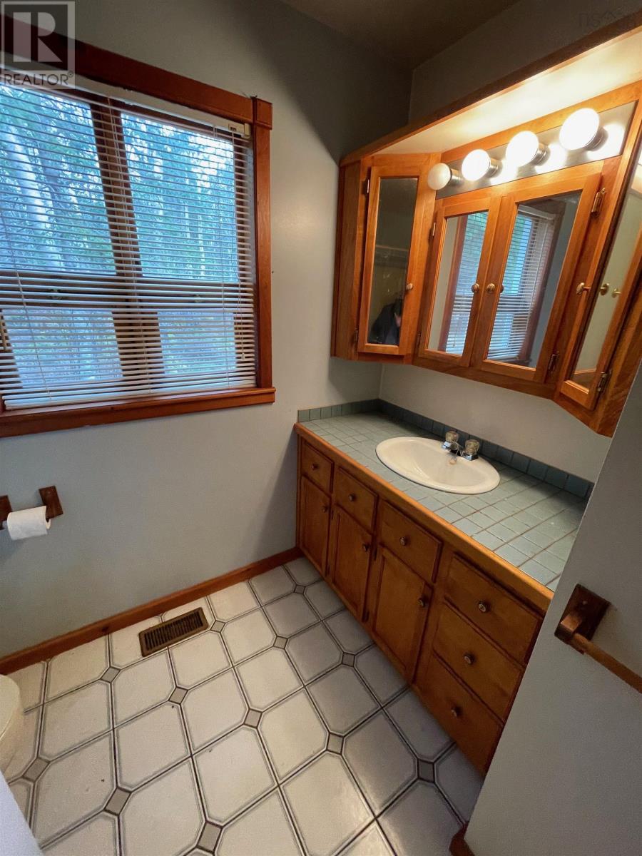 5536 East Bay Highway Property Photo 30