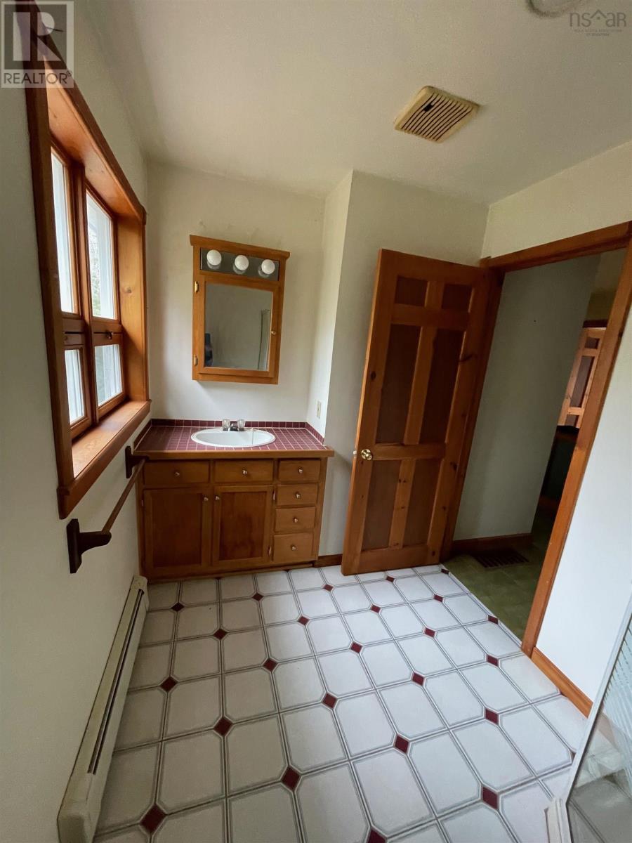 5536 East Bay Highway Property Photo 38