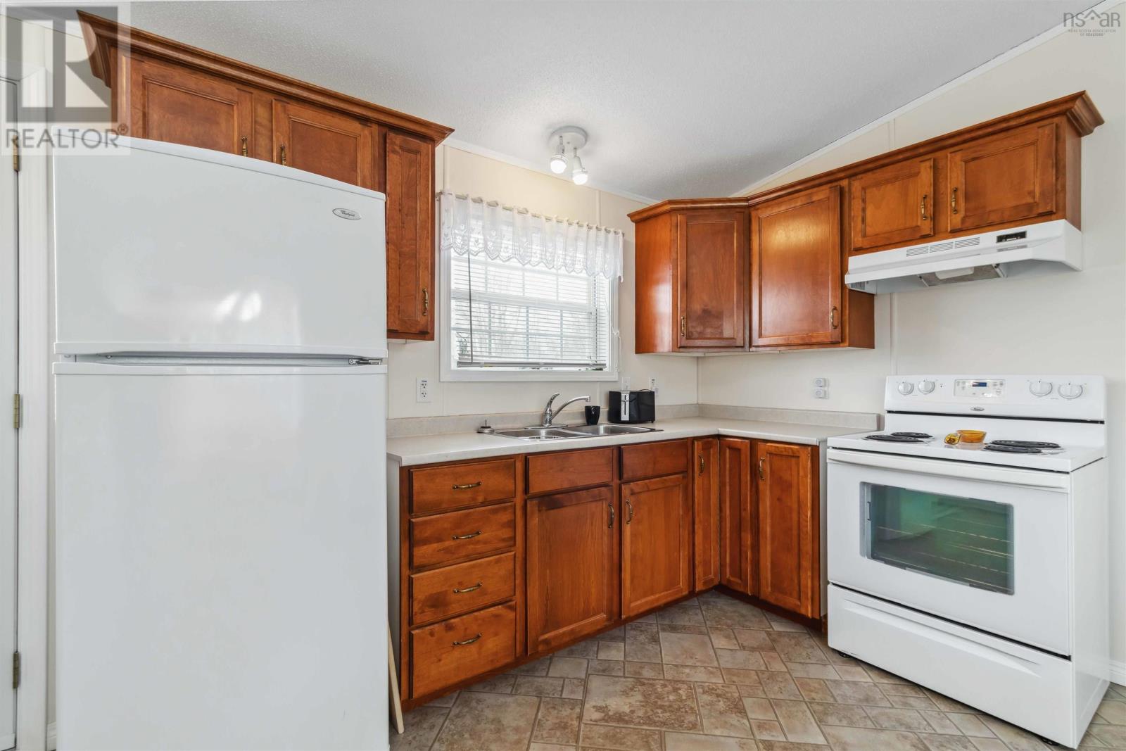 16 Low Tide Road Property Photo 15