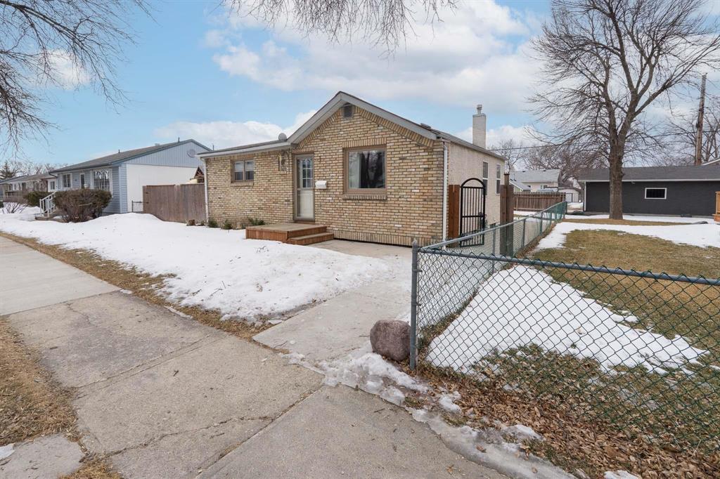 134 Horton Avenue W Property Photo