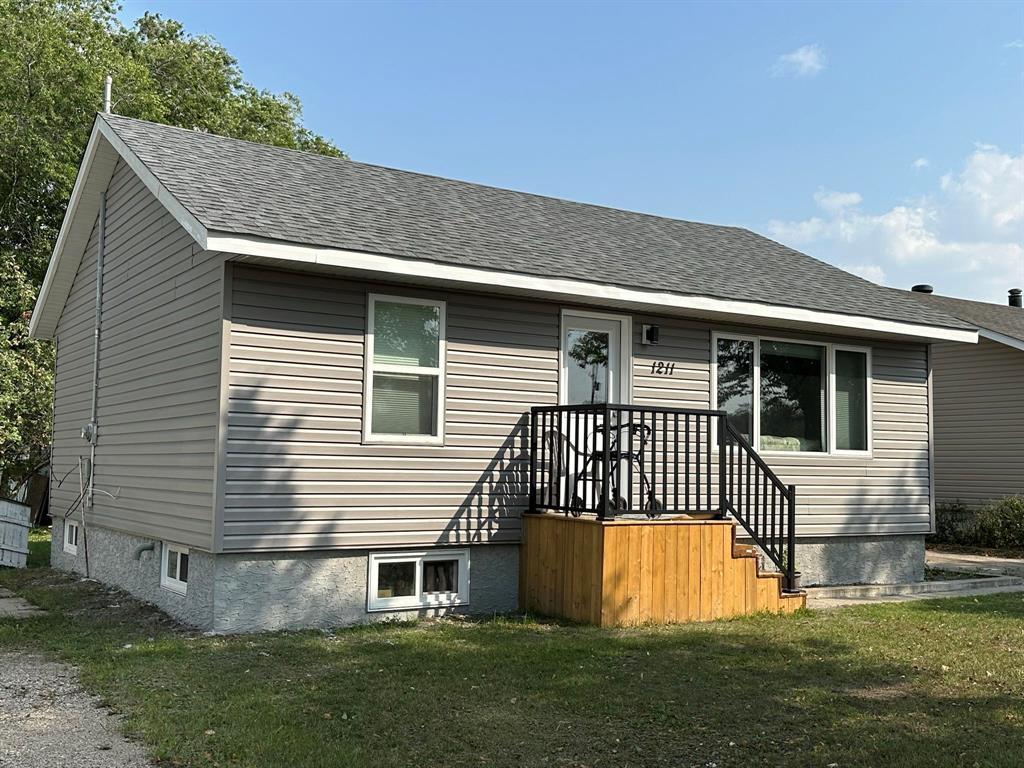 1211 1st Street Property Photo 2