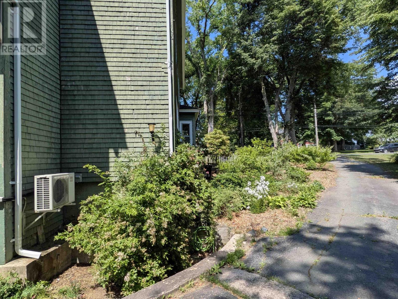 703 Saint George Street Property Photo 7