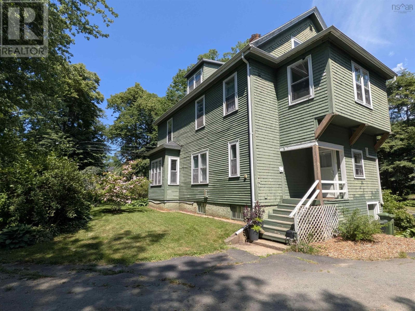 703 Saint George Street Property Photo 9