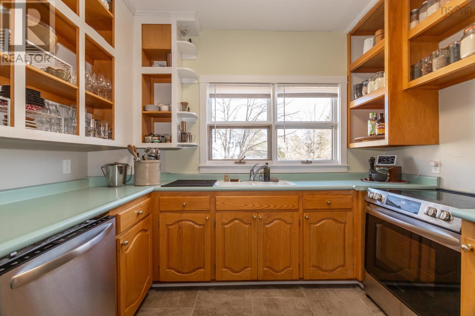 703 Saint George Street Property Photo 13
