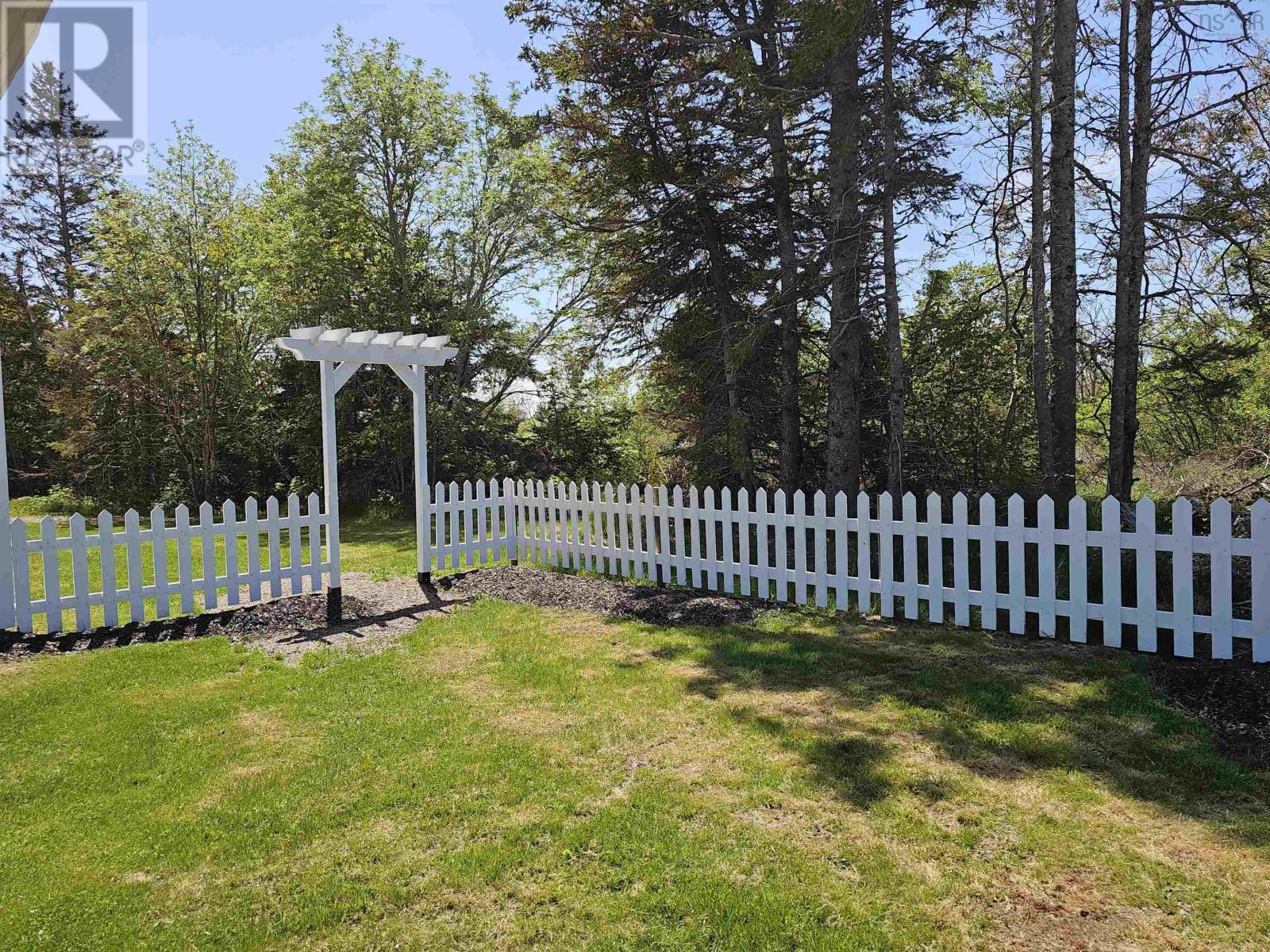6910 Highway 2 Property Photo 8