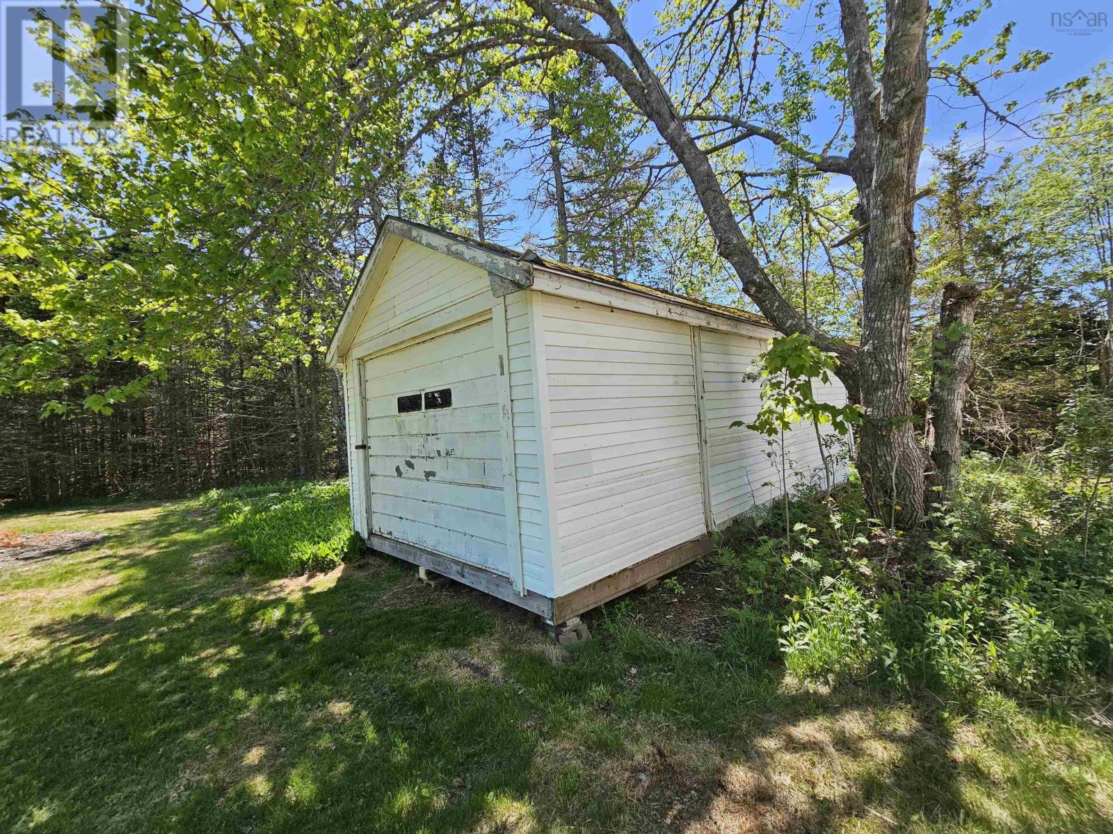 6910 Highway 2 Property Photo 10