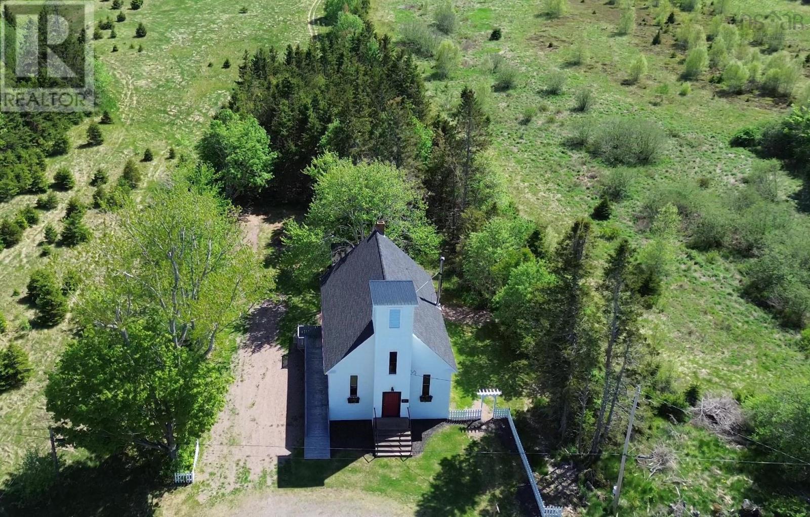 6910 Highway 2 Property Photo 11