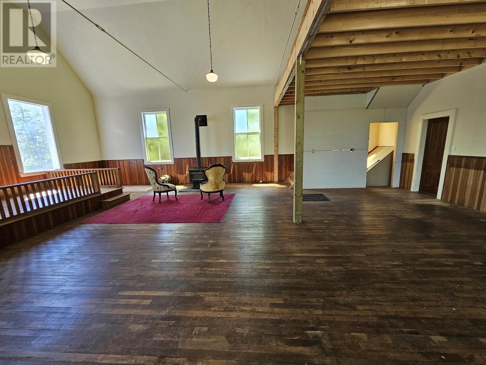 6910 Highway 2 Property Photo 18