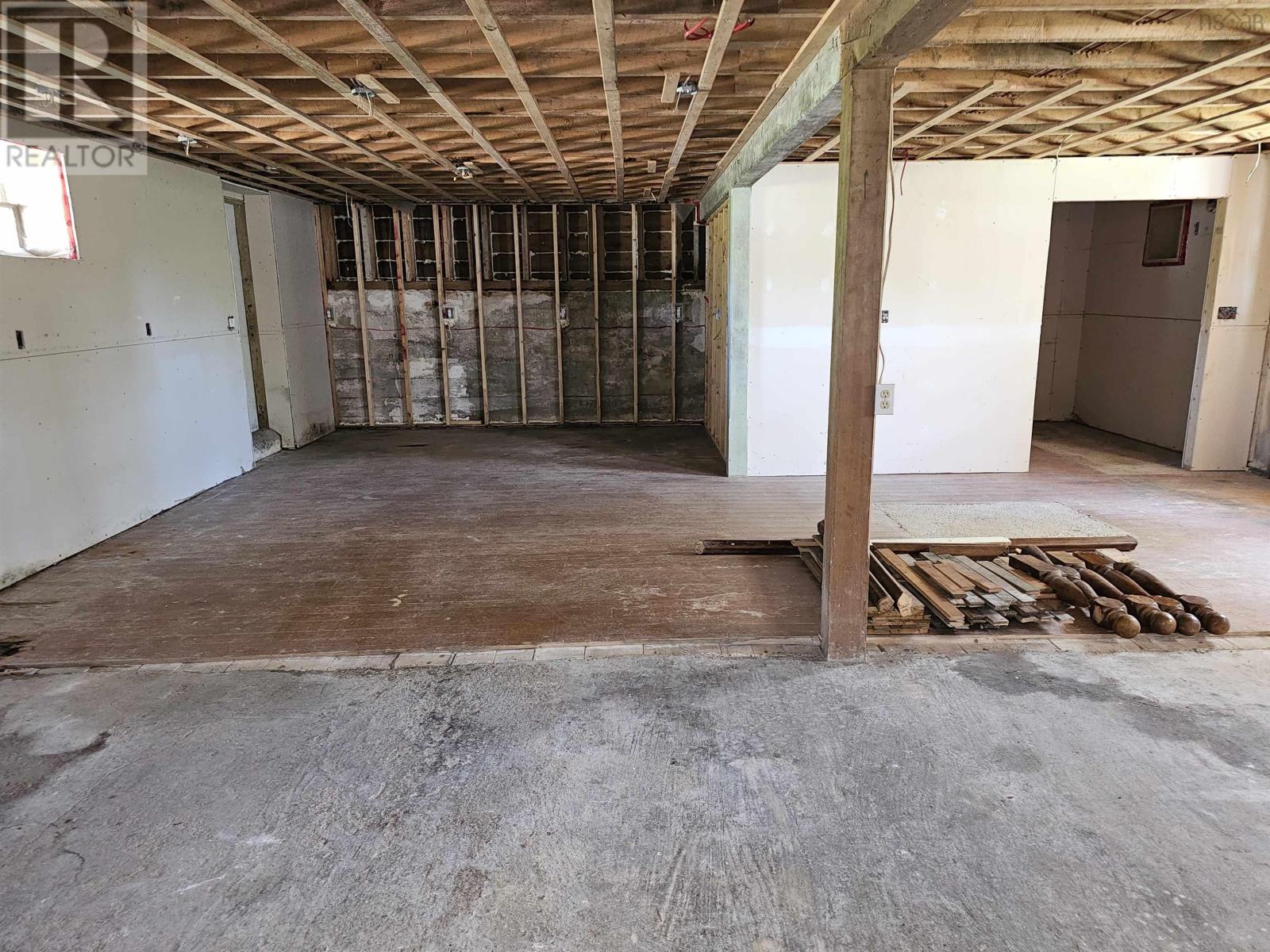 6910 Highway 2 Property Photo 37