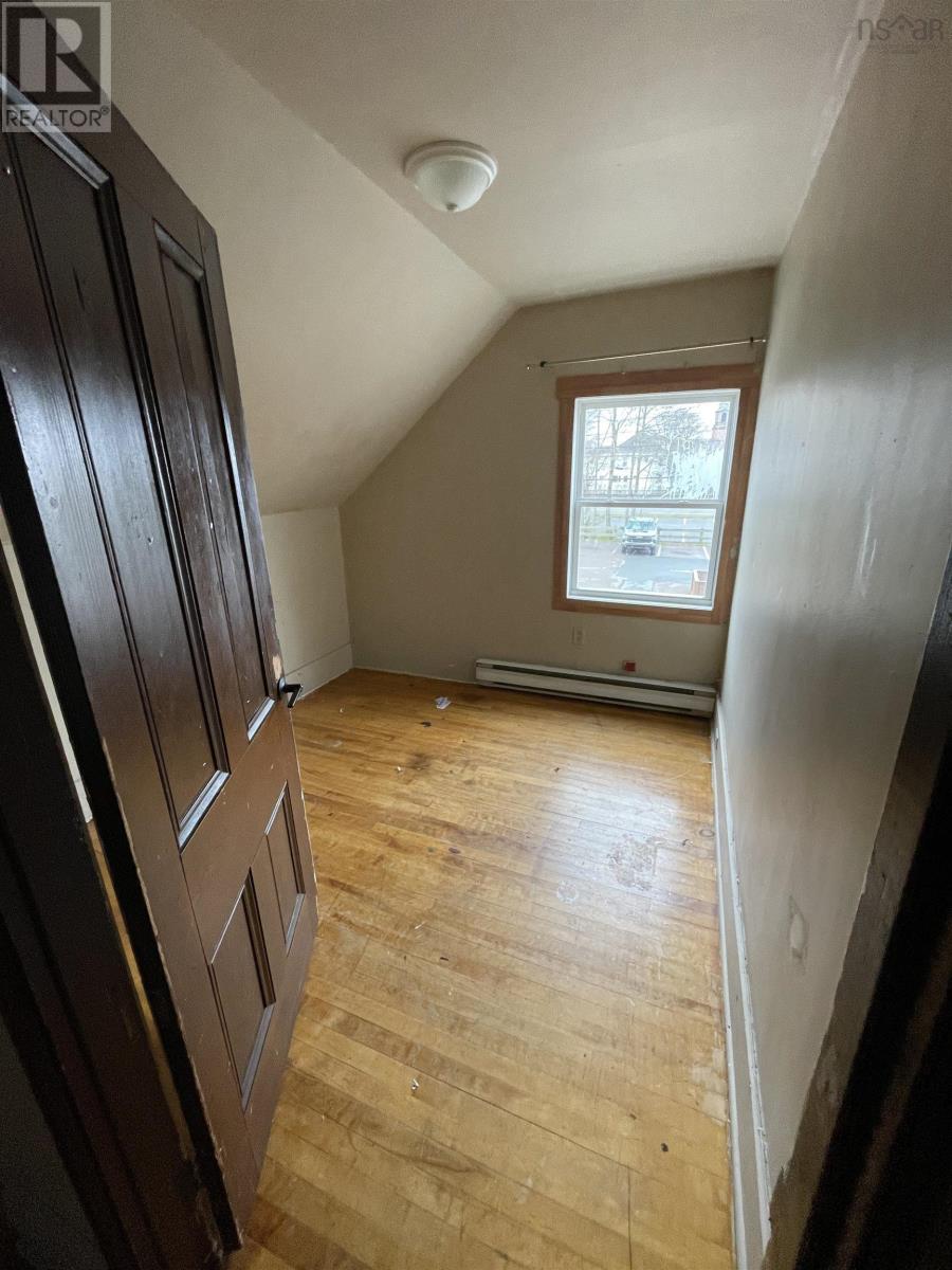 20 Louise Street Property Photo 7