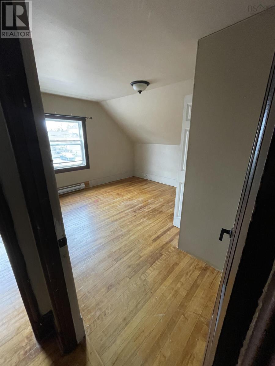 20 Louise Street Property Photo 8