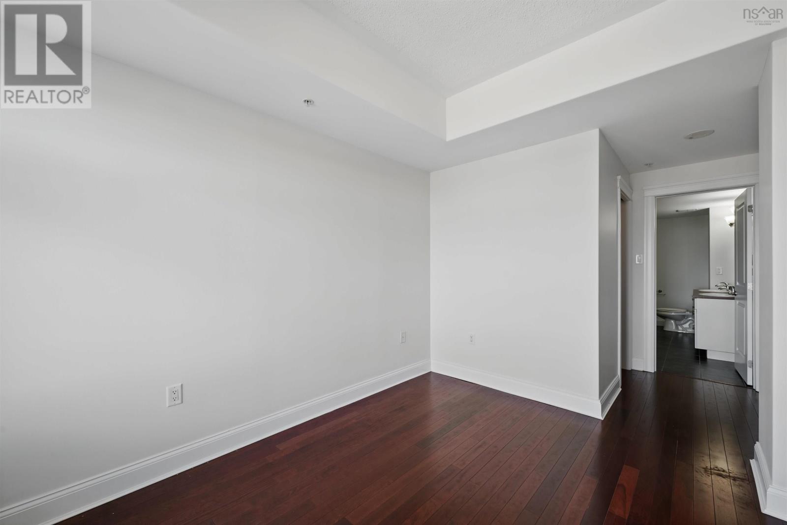 912 60 Walter Havill Drive Property Photo 14