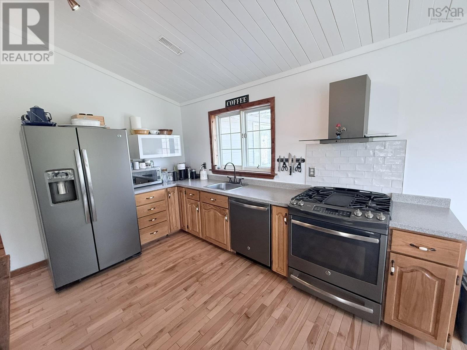 652 East Earltown Road Property Photo 11