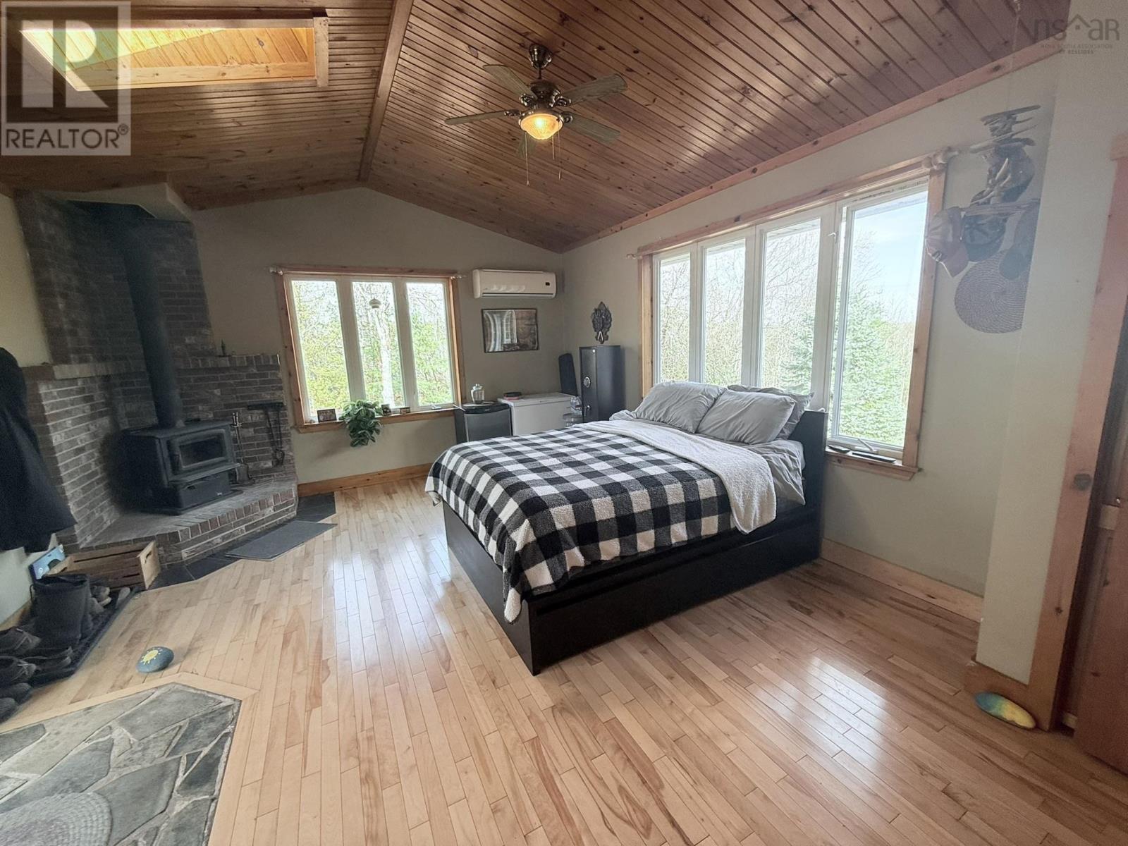 652 East Earltown Road Property Photo 17