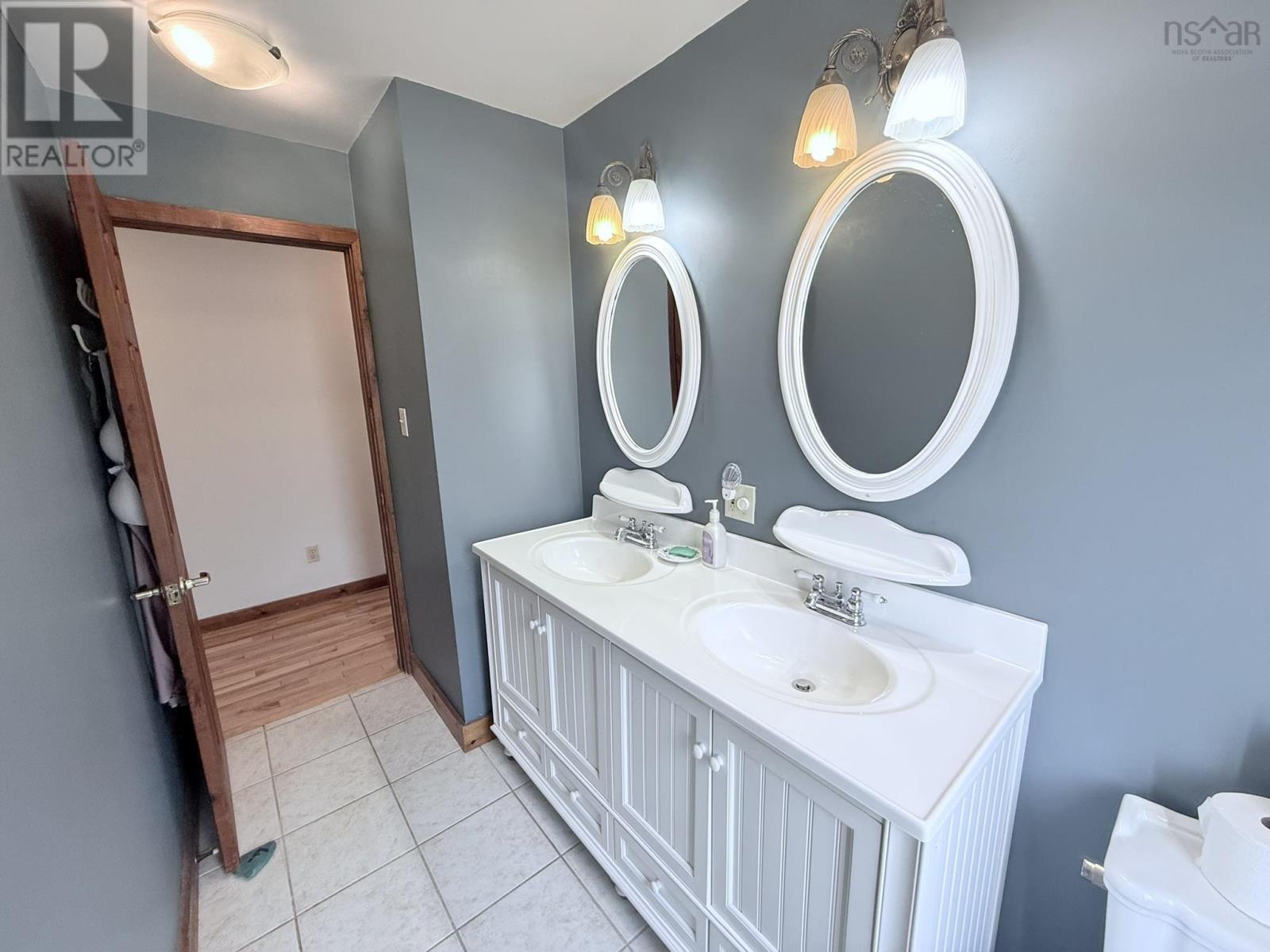 652 East Earltown Road Property Photo 21