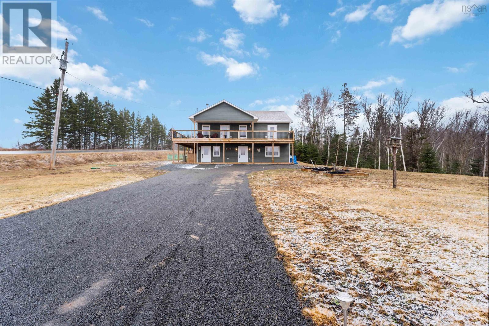 2075 New Cheverie Road Property Photo 1