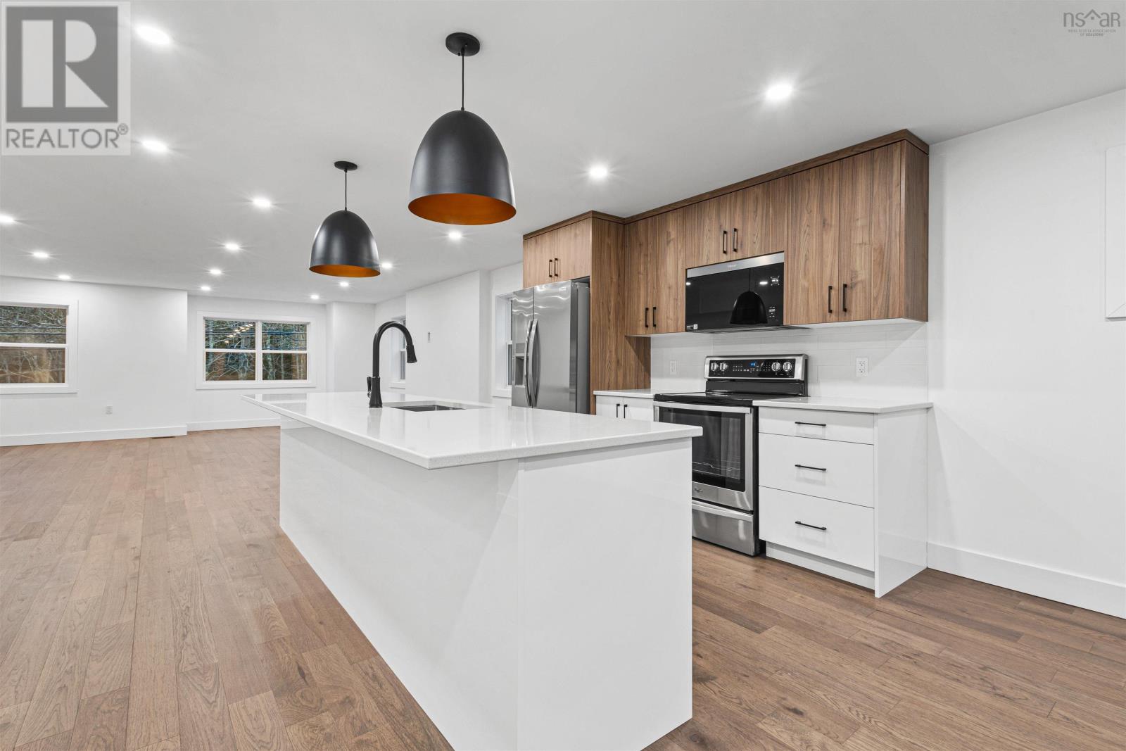 1523 King Street Property Photo 4