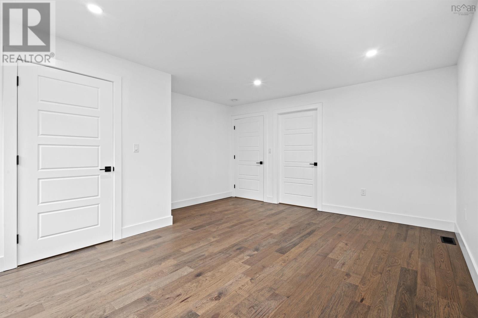 1523 King Street Property Photo 10