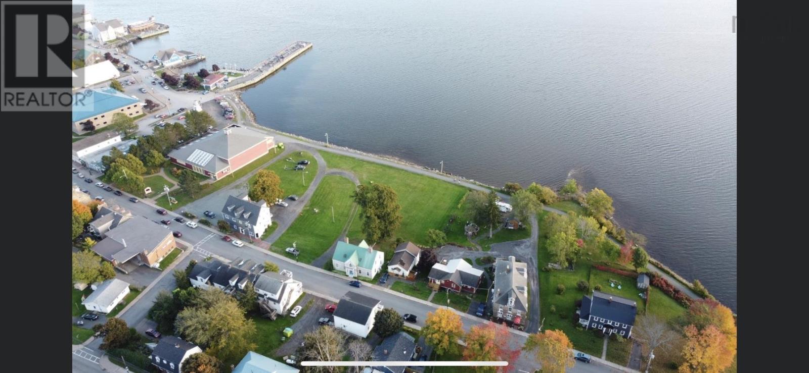 137-139 Water Street Property Photo 3