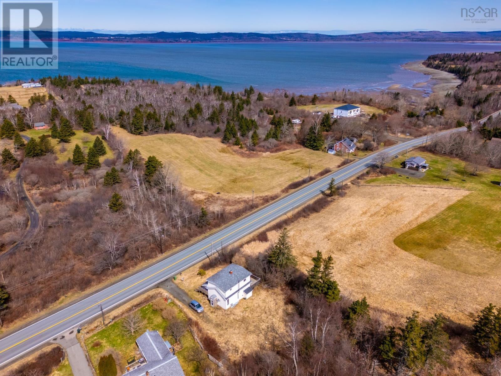 7972 Highway 101 Property Photo 4