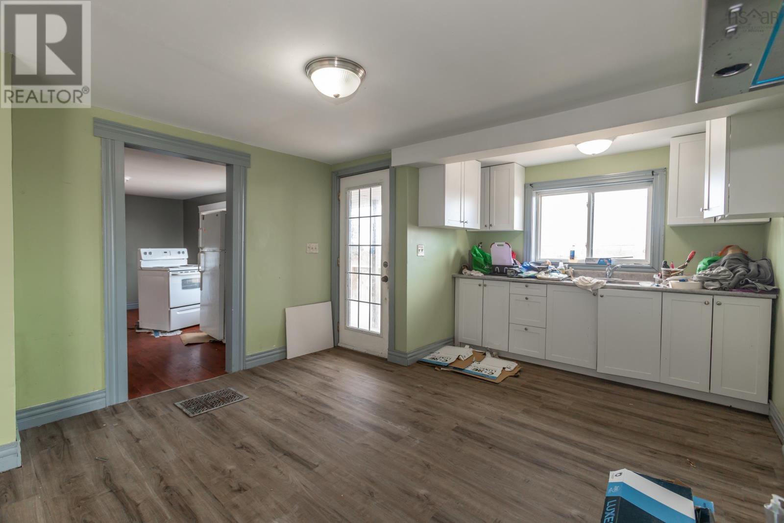 7972 Highway 101 Property Photo 9