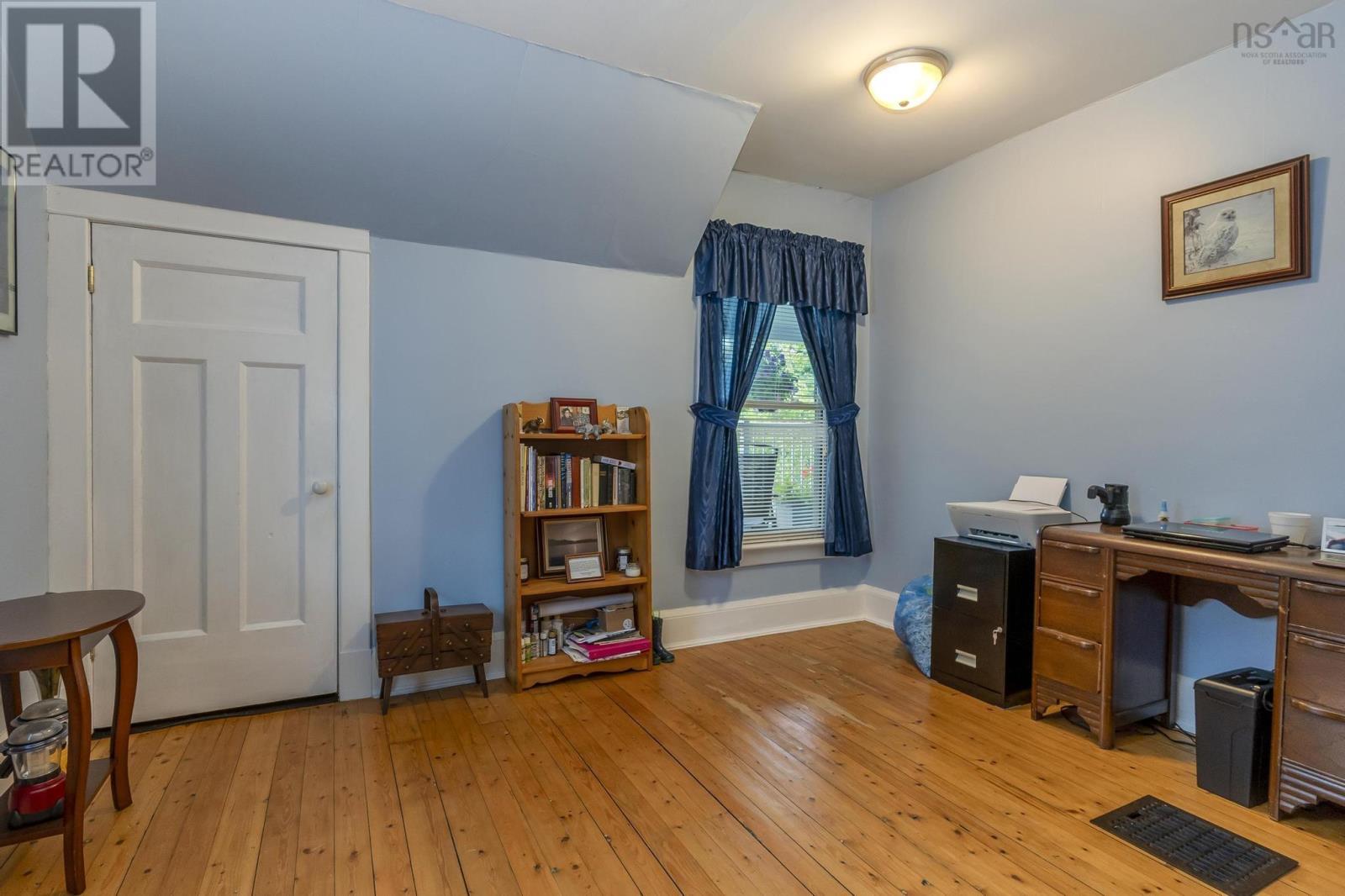 92 Willow Street Property Photo 18